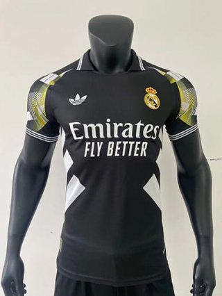 Maillot Real Madrid noir et Dore match 2025-2026